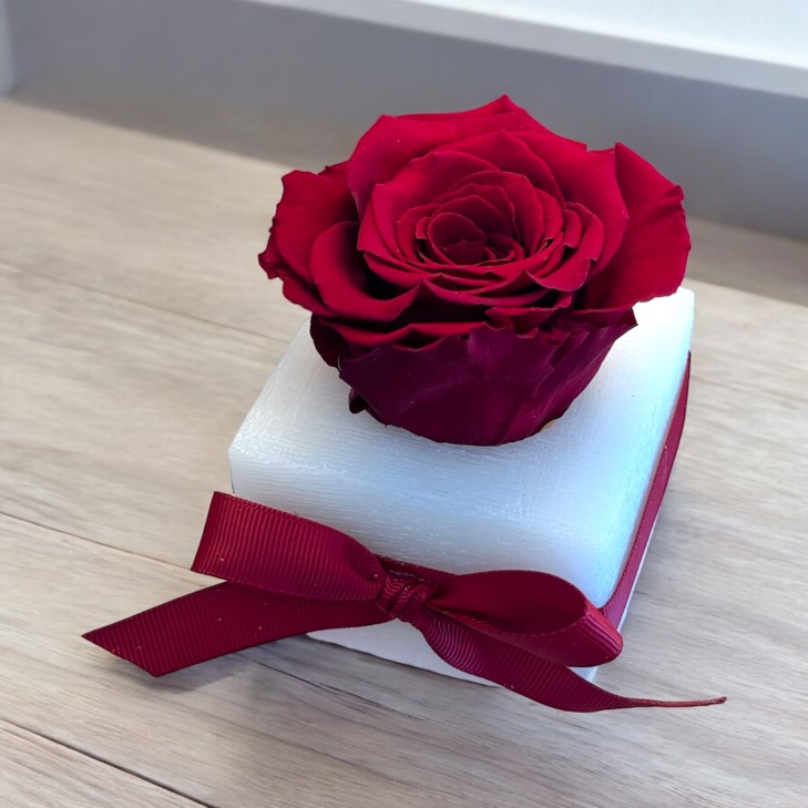 Ivory-Colored Scented Wax Uffizi - Red Flowers