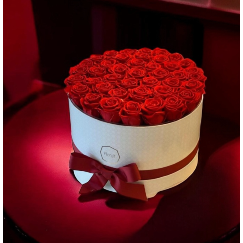 copy of Pink Velvet Hatbox with preserved natural pink roses