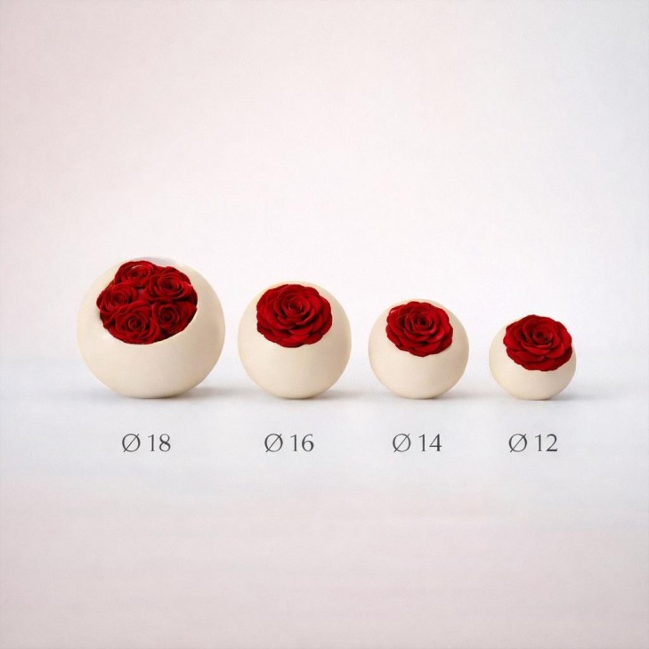 Ivory-Colored Scented Wax Moon, Red Flowers