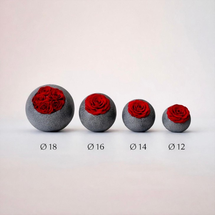 Grey-Colored Scented Wax Moon, Red Flowers