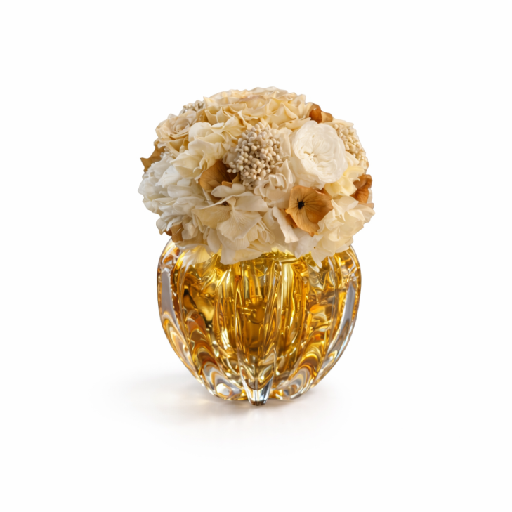 Petite Méduse Amber Vase - cream-colored, white flowers