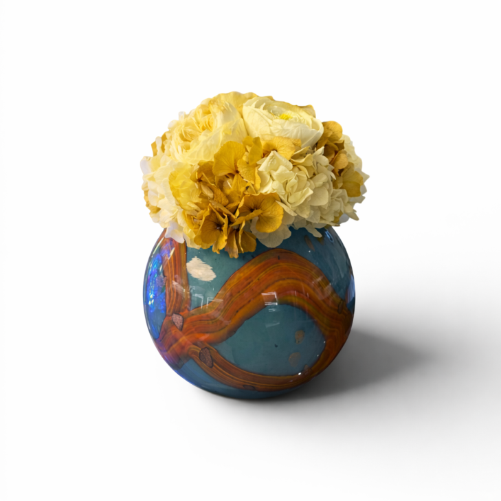 Blooming Venus – Decorative Art Glass Piece with cream and white flowers