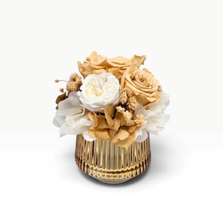 Petit Vase Ambre - Vintage - Amber Glass Vase with cream-colored, white flowers