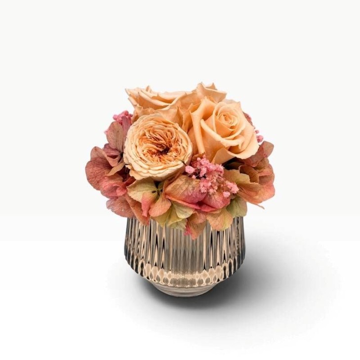 copy of Petit Vase Ambre - Vintage - Amber Glass Vase with cream-colored, white flowers