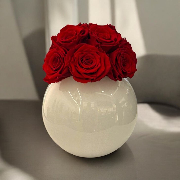 Sfera Bianca - Modern - White Glass Globe with red roses