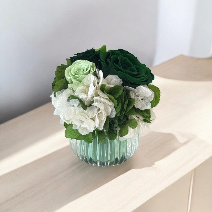 Petit Vase Vert - Vintage - Green Glass Vase with green, cream-colored, white flowers