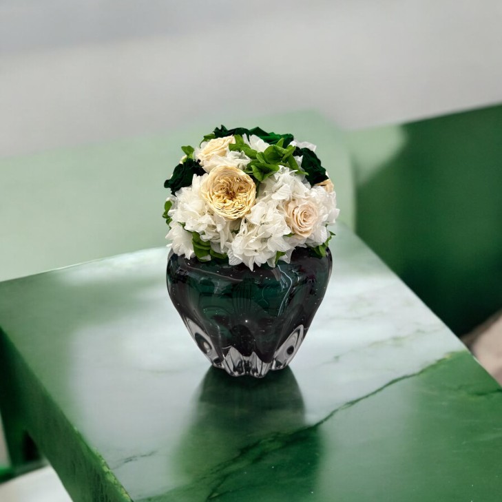 Petite Meduse Verte - Vintage - Green Glass Vase with green, cream-colored, white flowers