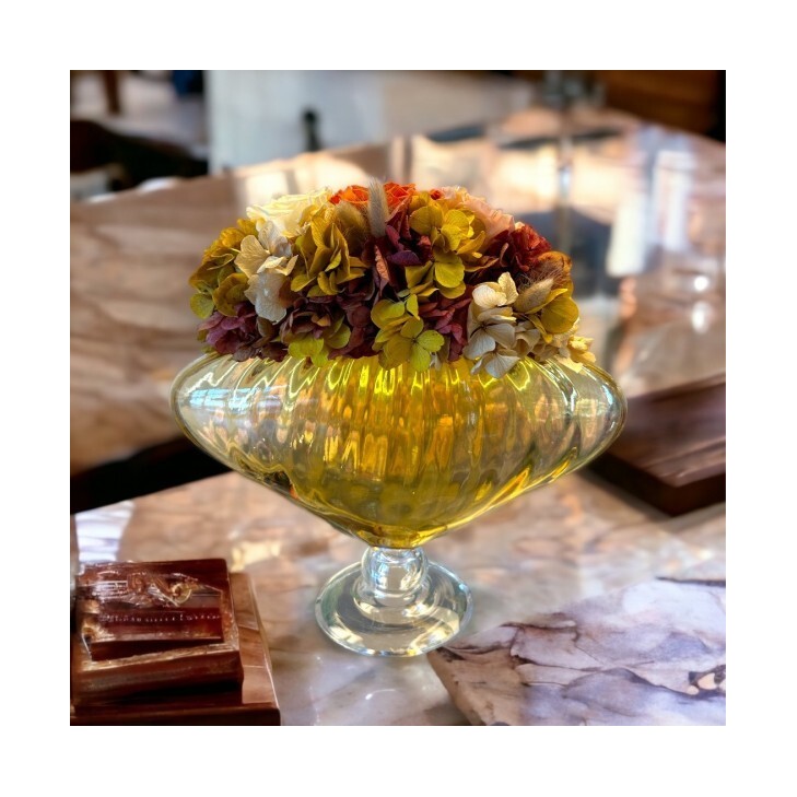 Ellipse Ambre - Vintage - Amber Glass Vase with cream-colored, white flowers