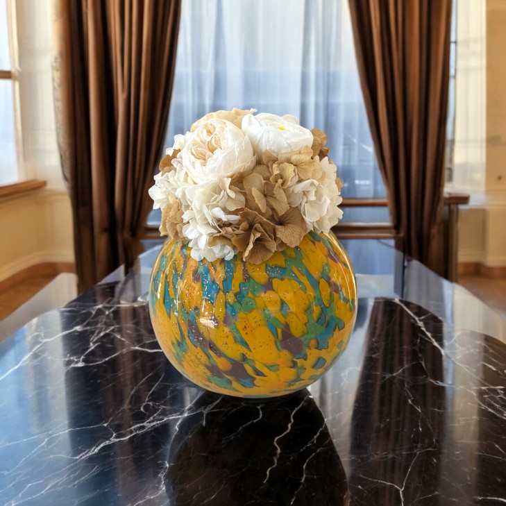 Blooming Mercury – Decorative Art Glass Piece with cream and white flowers