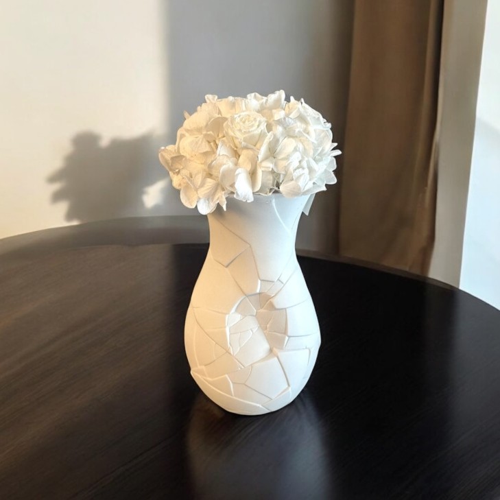 Phases 02 – White Ceramic Vase by Rosenthal with white flowers