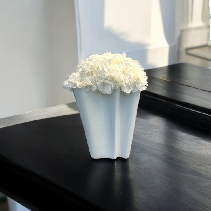 Flux 02 – White Ceramic Vase by Rosenthal with white flowers