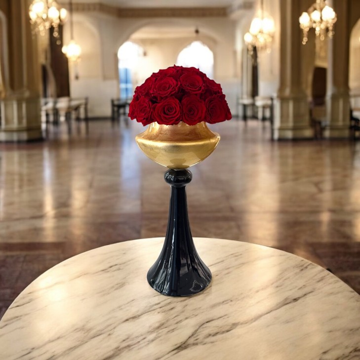 Heracles Blow - VG NewTrend with red roses