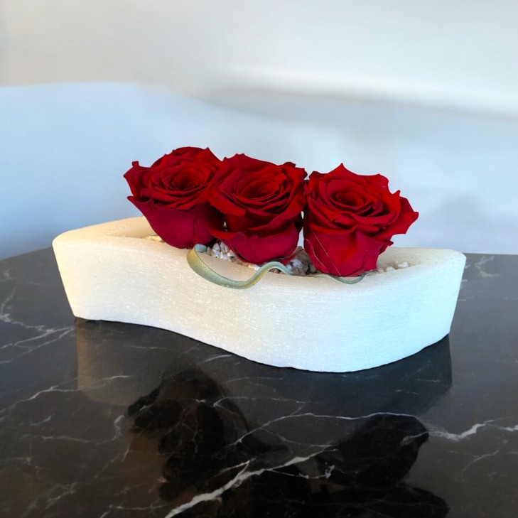 Ivory-Colored Scented Wax Wave - Red Roses