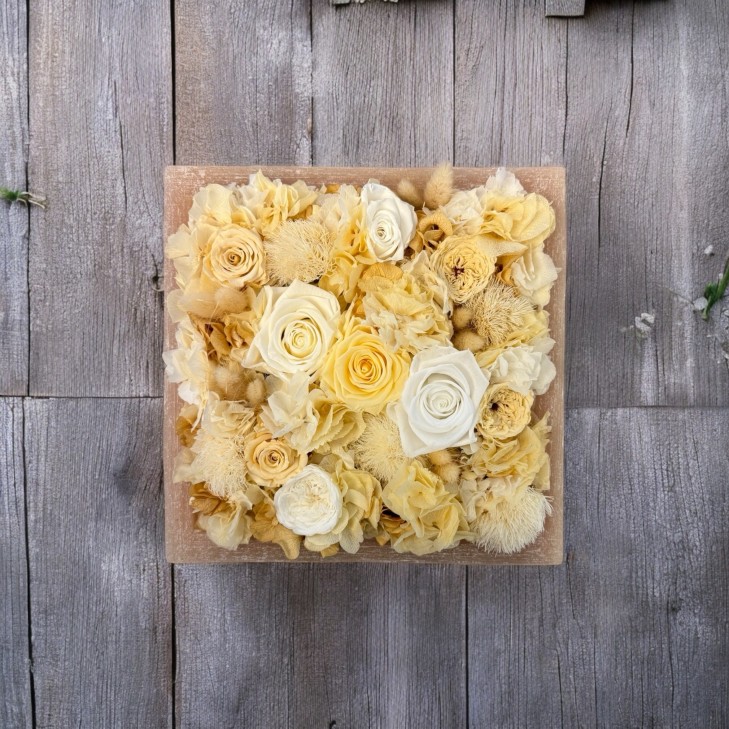 Honey-Colored Scented Wax Square Temptation - Cream, White Flowers