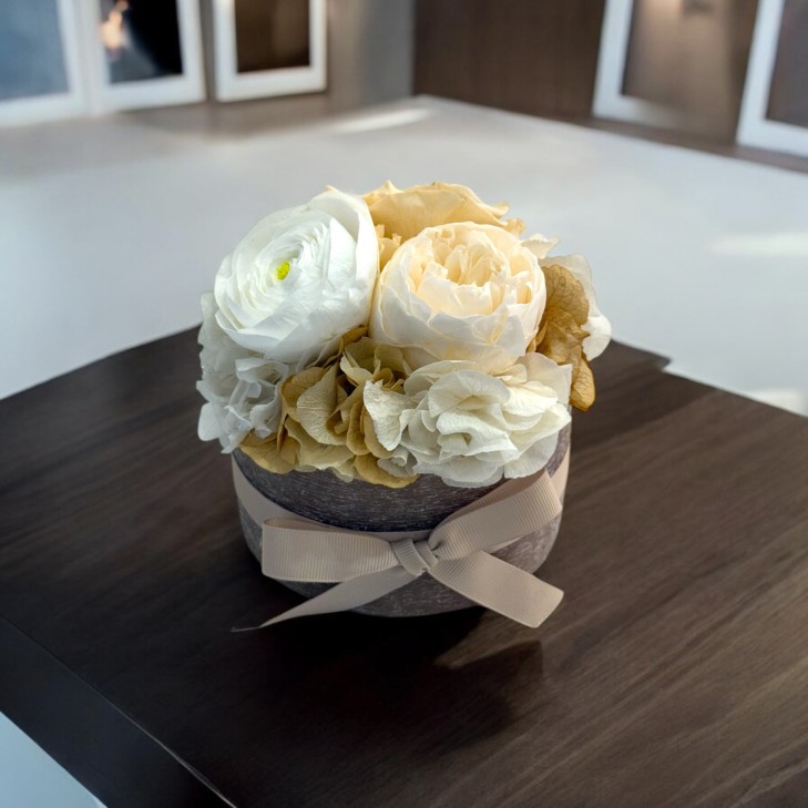 Honey-Colored Scented Wax Round Uffizi - Cream Flowers