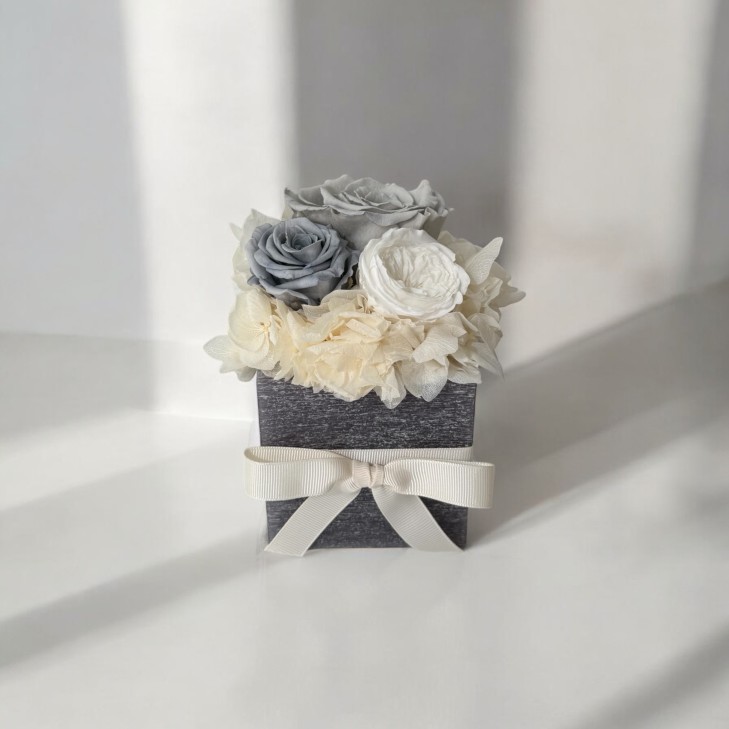 Grey-Colored Scented Wax Cube - Grey, White Flowers
