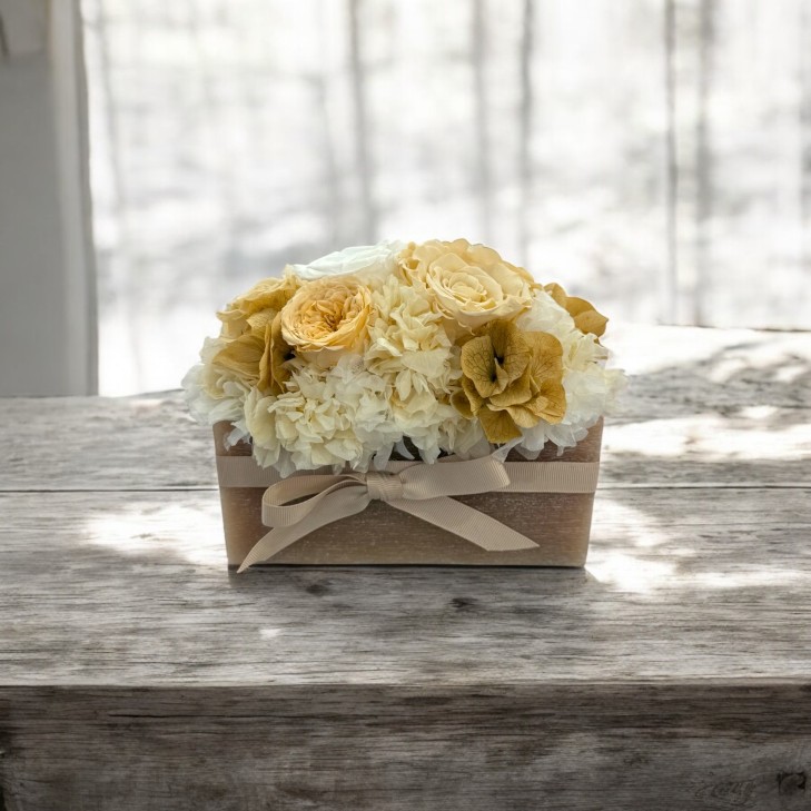 Honey-Colored Scented Wax Rectangle - Cream, White Flowers