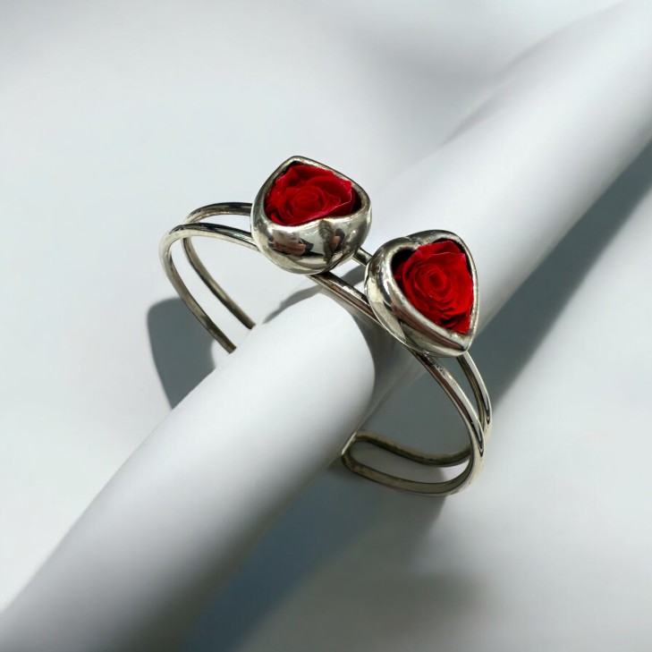Silver Bypass Bracelet - Heart with preserved natural roses