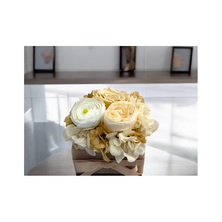 Quadro Temptation Cera Profumata Miele con fiori color bianco e crema