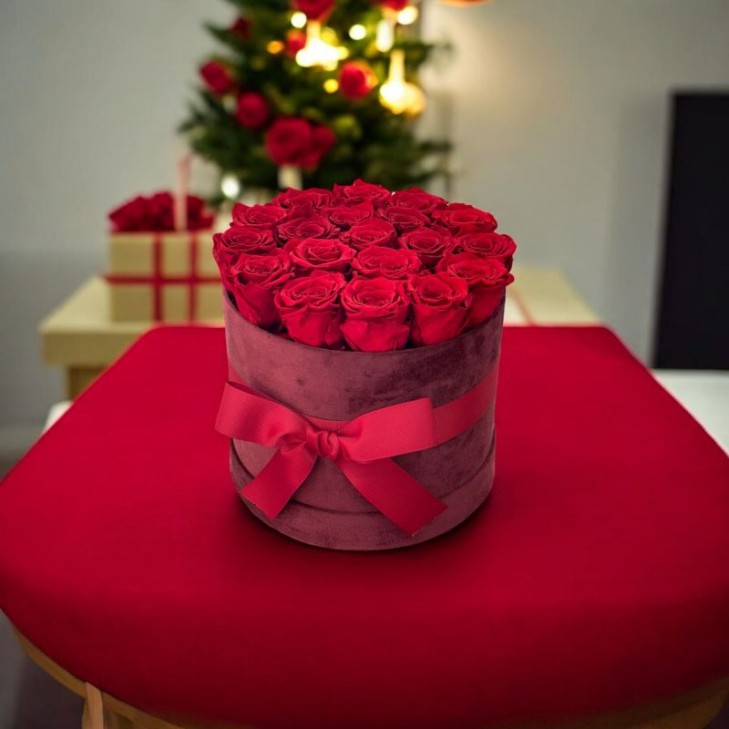 Cappelliera velluto bordeaux con rose naturali stabilizzate color rosso