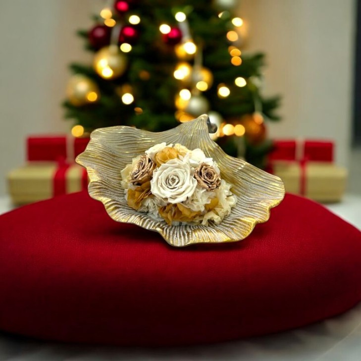 Conchiglia alluminio con ortensie e rose stabilizzate
