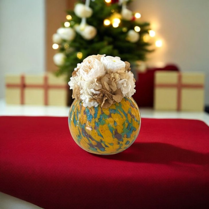 Fiori su Mercurio - Complemento d'arredo in vetro con fiori color crema e bianco