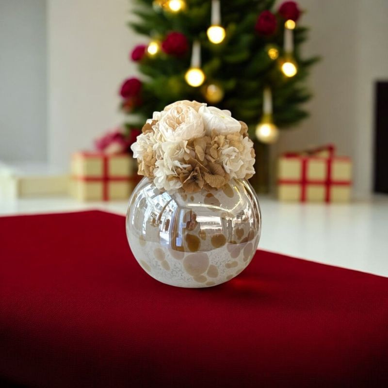 Fiori su Giove - Complemento d'arredo in vetro con fiori color crema e bianco