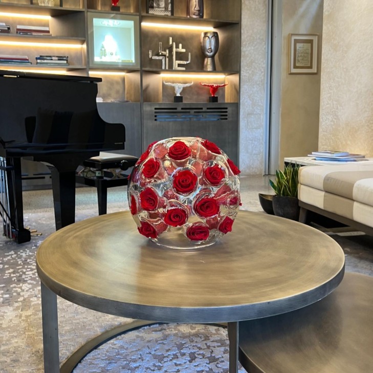 Florae 02 - Sfera in vetro trasparente con rose rosse