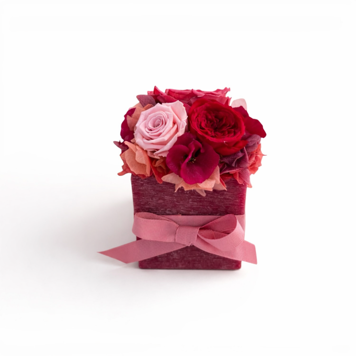 Cubo Cera Profumata Bordeaux con fiori color bordeaux, rosa e bianco
