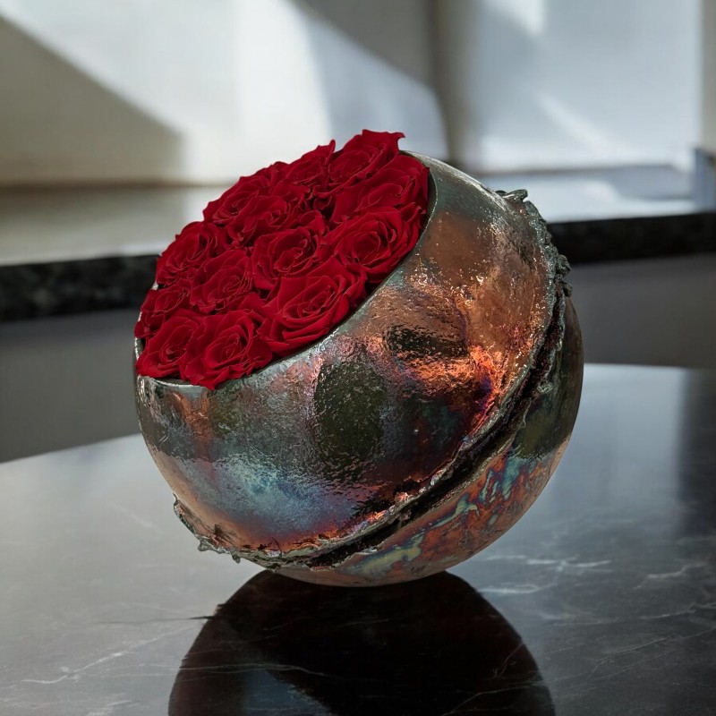 Raku Pomodoro 03 con rose stabilizzate color rosso